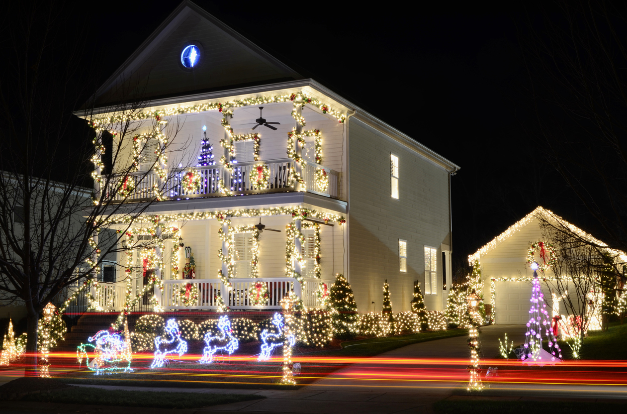 Top Benefits Of Transforming Your Home With A Holiday Lighting Service